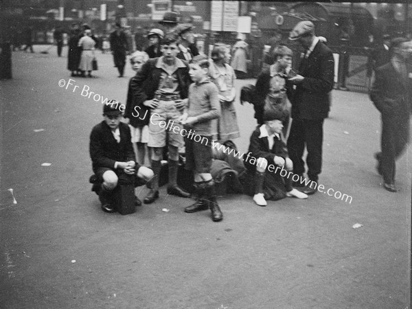 EUSTON STATION PASSENGERS